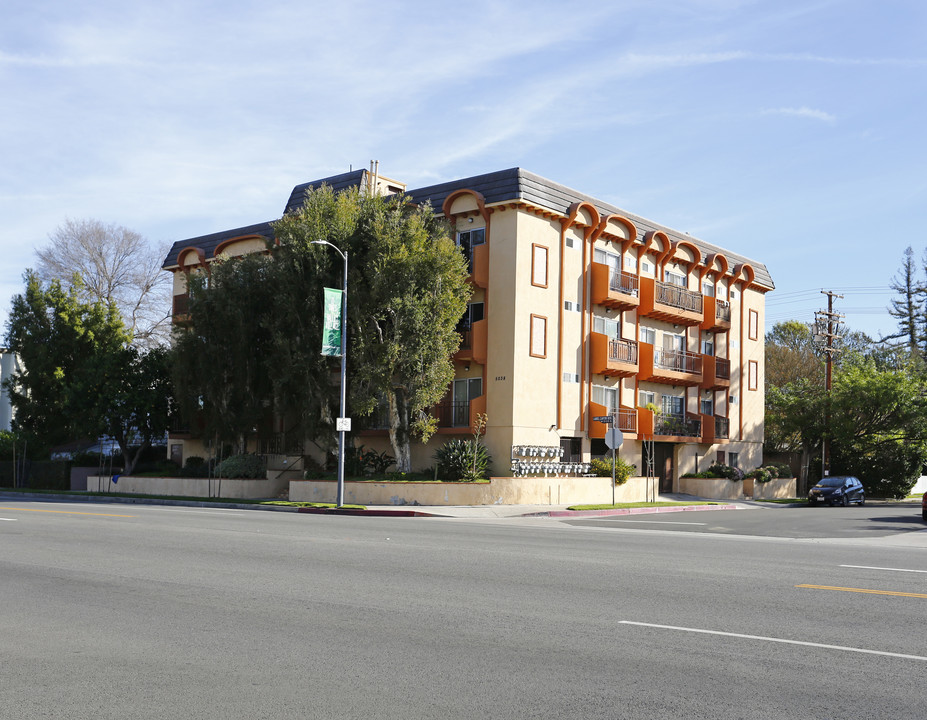 5038 Laurel Canyon Blvd in Valley Village, CA - Building Photo