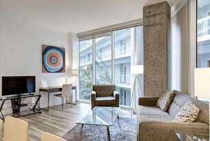 100 Park Blvd in San Diego, CA - Building Photo