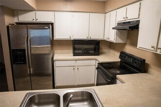 7075 Greenway Chase St in Houston, TX - Building Photo - Building Photo