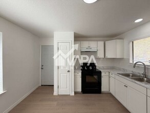 3616 Candleknoll Cir in San Antonio, TX - Building Photo - Building Photo