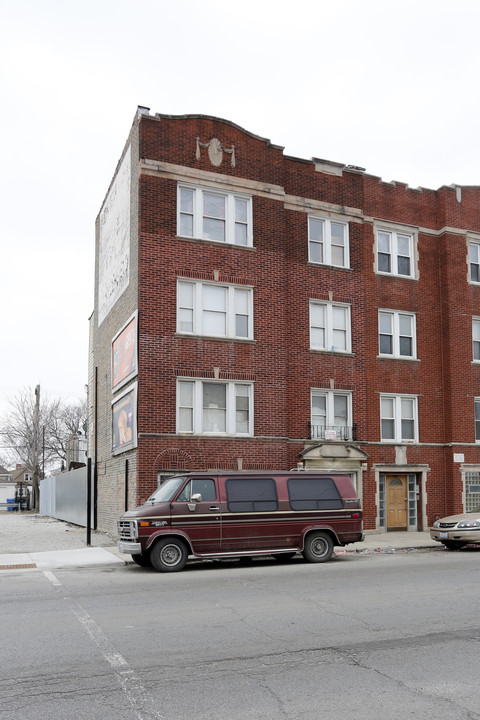 4865 W Armitage Ave in Chicago, IL - Building Photo