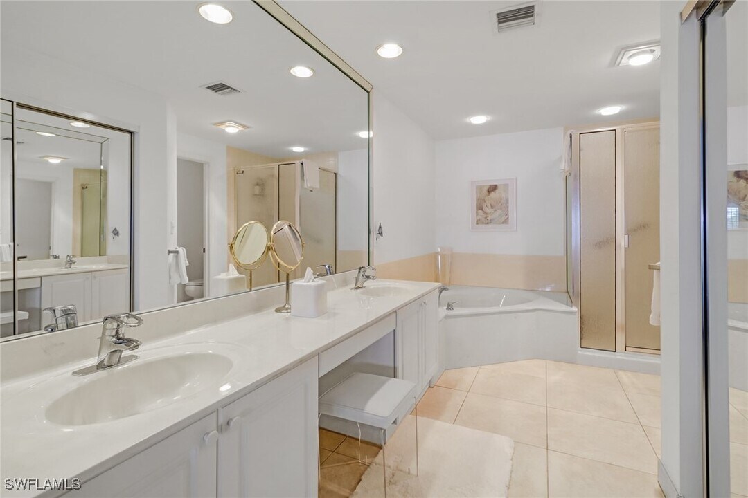 205 Park Shore Dr in Naples, FL - Foto de edificio