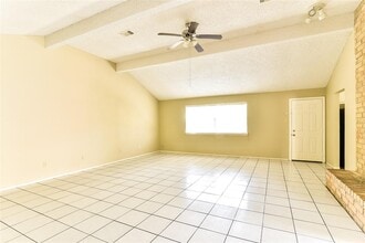 16319 N Trail Dr in Houston, TX - Building Photo - Building Photo