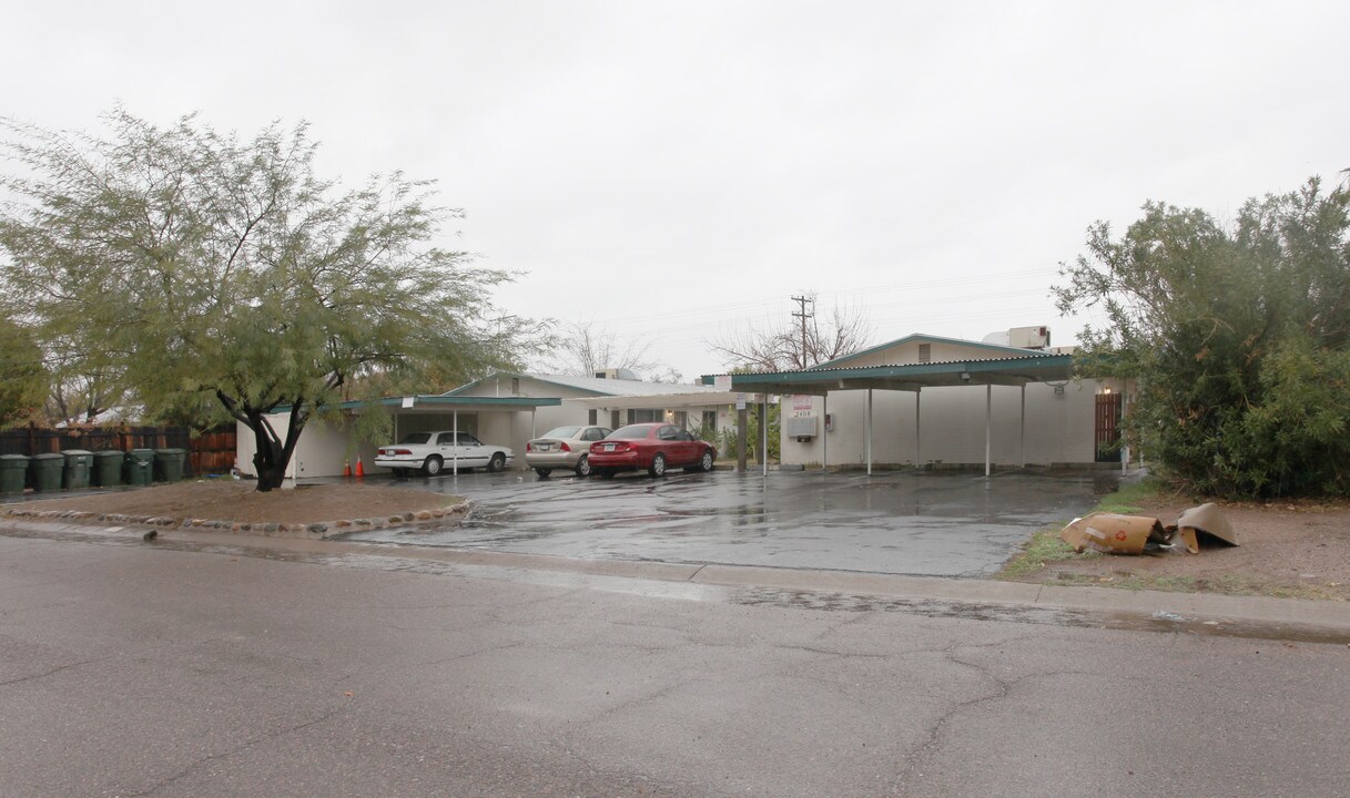 2408 W Morton Ave in Phoenix, AZ - Foto de edificio