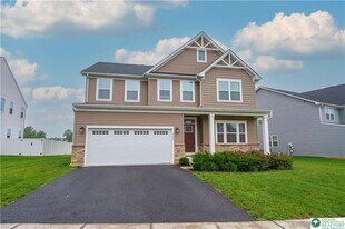 3610 Sweet Meadow Ct in Macungie, PA - Building Photo