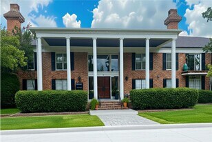 2822 Briarhurst Dr in Houston, TX - Building Photo