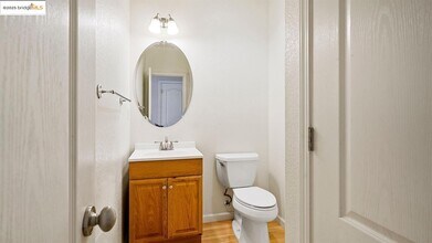 17187 Atlantic Oak Ln in Lathrop, CA - Building Photo - Building Photo