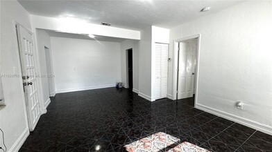 17191 NE 18th Ave-Unit -17193 in North Miami Beach, FL - Building Photo - Building Photo