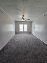 615 Kernohan St in Crosby, TX - Building Photo