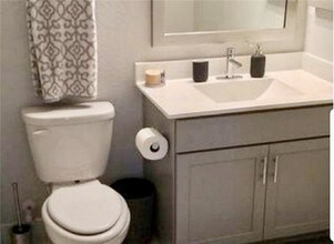 3839 Harry Wurzbach Rd-Unit -16 in San Antonio, TX - Building Photo - Building Photo