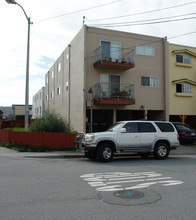 698 Villa St in Daly City, CA - Building Photo - Building Photo