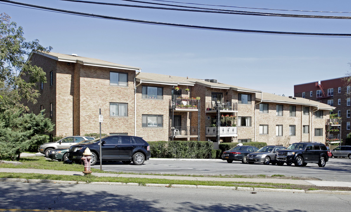 Gateway Apartment Owners Corp. in Yonkers, NY - Building Photo