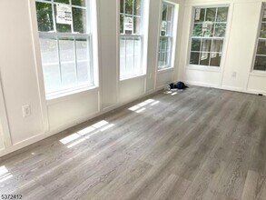 26 Parker Pl in Upper Saddle River, NJ - Building Photo - Building Photo