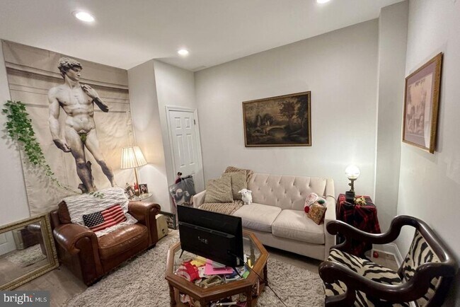 4925 Cedar Ave in Philadelphia, PA - Building Photo - Building Photo