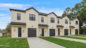 102 Mary Ann Dr in Lafayette, LA - Building Photo