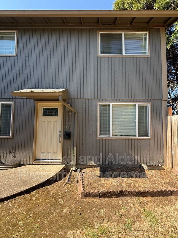 4105 NE Killingsworth St in Portland, OR - Building Photo - Building Photo