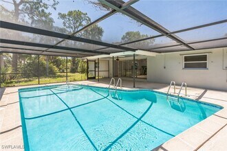 13724 River Forest Dr in Ft. Myers, FL - Building Photo - Building Photo