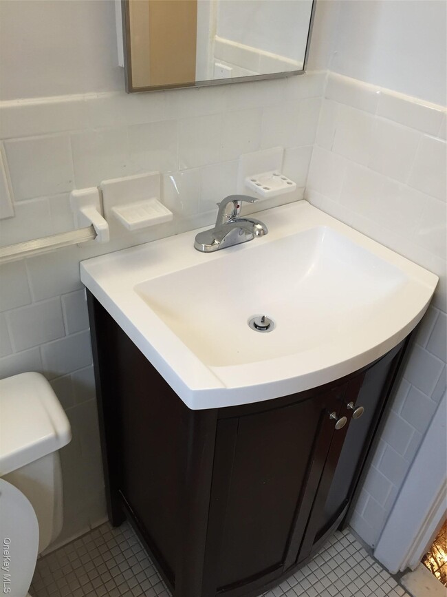 8 Parkway Terrace in Pleasantville, NY - Building Photo - Building Photo