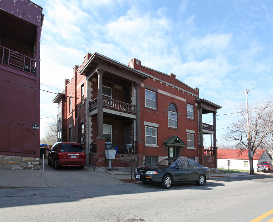 609-611 W 33rd St in Kansas City, MO - Building Photo