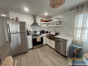 208 W Gardenia St in South Padre Island, TX - Building Photo - Building Photo