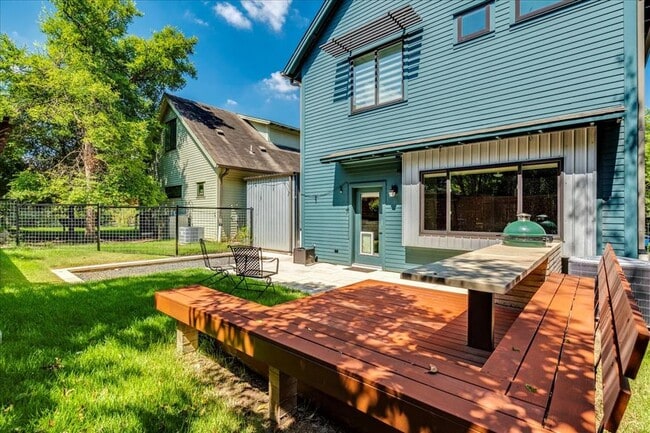 property at 3505 Villa Ct