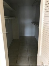 6960 Miami Gardens Dr-Unit -2-429 in Hialeah, FL - Building Photo - Building Photo