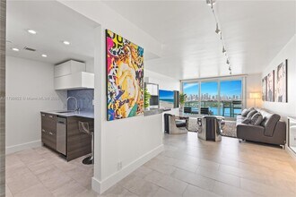 1000 West Ave, Unit 1518 in Miami Beach, FL - Building Photo - Building Photo