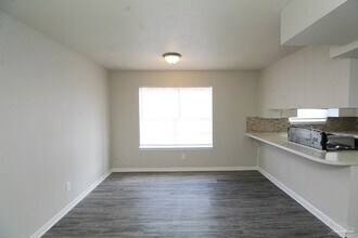 10151 Guidy Ln in Pensacola, FL - Foto de edificio - Building Photo