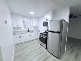 5039 Alhambra Ave, Unit A in Los Angeles, CA - Building Photo