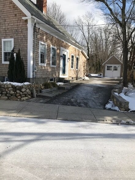 40 Russell St in Plymouth, MA - Foto de edificio - Building Photo