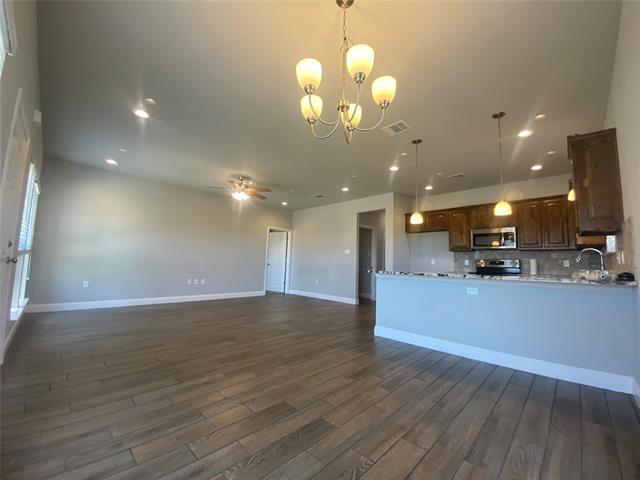 1101 Grindstone Rd-Unit -112 in Weatherford, TX - Foto de edificio