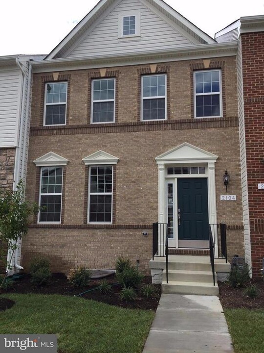 2104 Garden Grove Ln in Bowie, MD - Building Photo