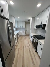 4021 W Estes Ave in Lincolnwood, IL - Building Photo - Building Photo