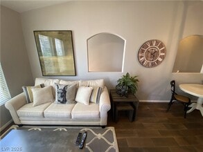 10001 Peace Way in Las Vegas, NV - Foto de edificio - Building Photo