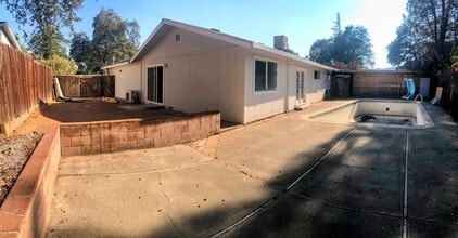 15100 Lakeview Way in Clearlake, CA - Building Photo - Building Photo