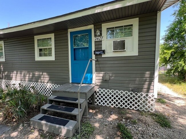 property at 2405 Franklin St