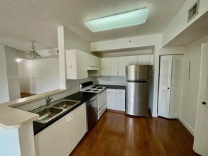 6984 SW 39th St in Davie, FL - Building Photo - Building Photo