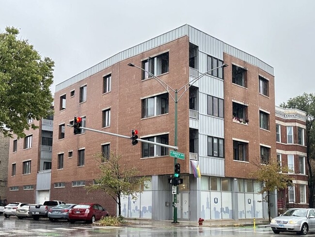 1354 W Augusta Blvd, Unit M02B