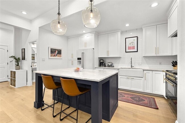 property at 705 W Johanna St
