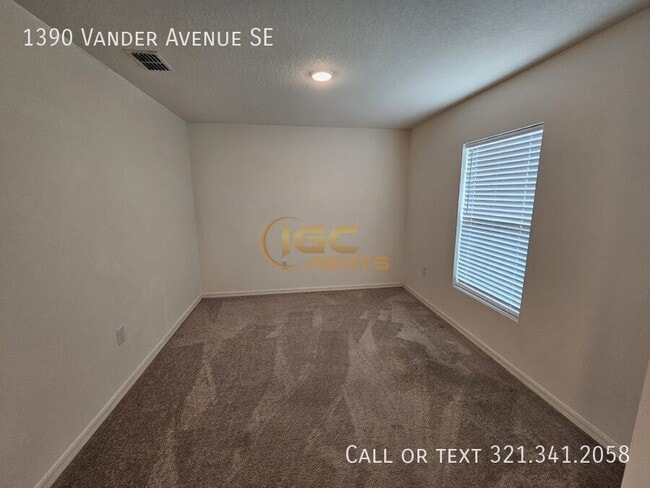 1390 Vander Ave SE in Palm Bay, FL - Building Photo - Building Photo