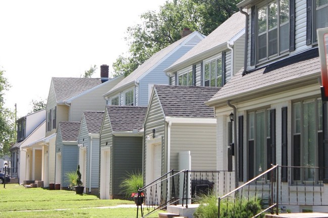 Edgemoor Townhomes in Wichita, KS - Foto de edificio - Building Photo