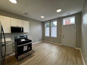 4007 W School St in Chicago, IL - Building Photo - Building Photo