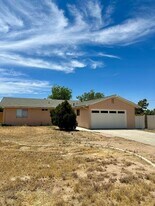 10856 11th Ave in Hesperia, CA - Building Photo