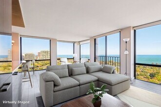 345 W Fullerton Pkwy in Chicago, IL - Building Photo - Building Photo