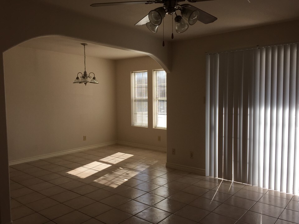 1752 Tiara Trail in Laredo, TX - Building Photo