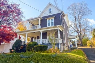 16 Smith St in Danbury, CT - Building Photo