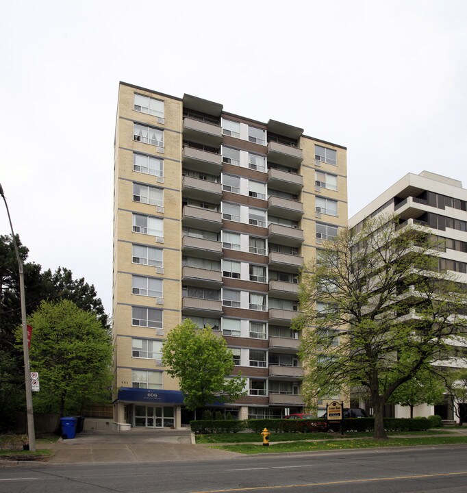 606 Avenue Road in Toronto, ON - Foto de edificio
