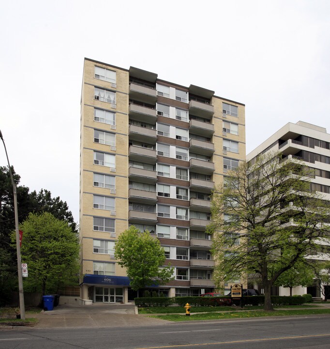 606 Avenue Road in Toronto, ON - Building Photo