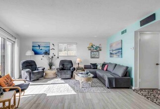 1404 N Atlantic Ave in Daytona Beach, FL - Foto de edificio - Building Photo