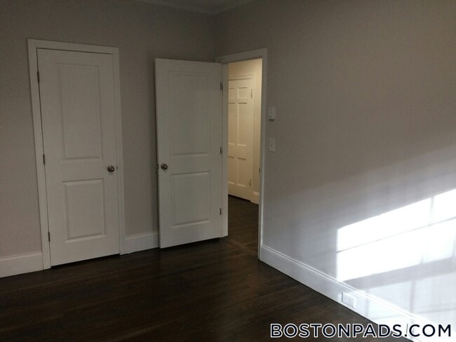 52 Clearway St